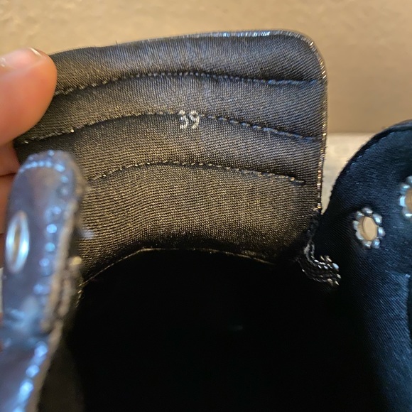 Shoes - Picture 4 of 8